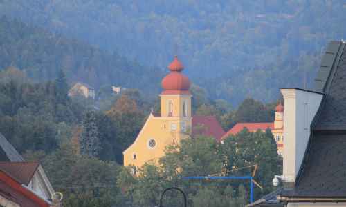 Roksana Sikora - Pohled na klášter sester Alžbětinek s kostelem sv. Josefa